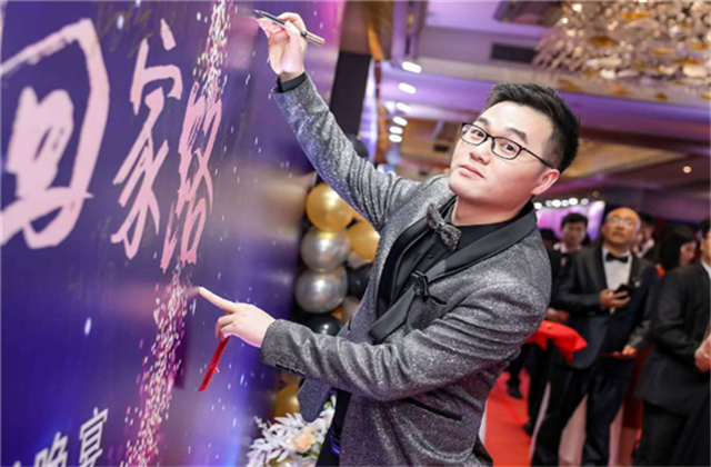 【高光“疫”事】勇敢逆行的特殊“网约车”——俄罗斯专享会29490后，用信念打通生命运输线